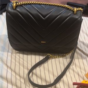 NWT DKNY Veronica Large shoulder Bag. Beautiful condition.